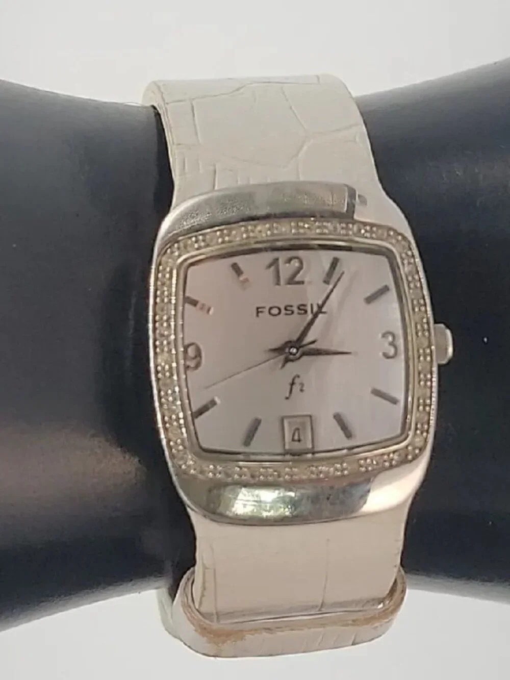 Vintage Fossil F2 ES-9906 Women's Crystal Watch Silver & White 25mm 7